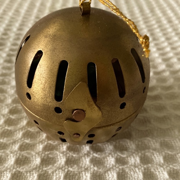 Vintage scented potpourri ball. Brass finish - Picture 1 of 3